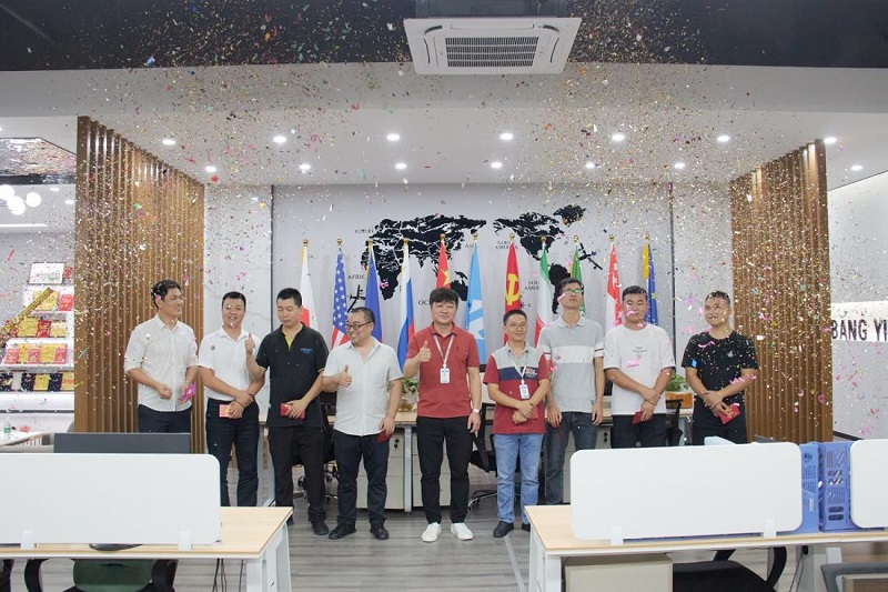 再贏新單！華邦瀛成都LED貼膜屏項目圓滿收官